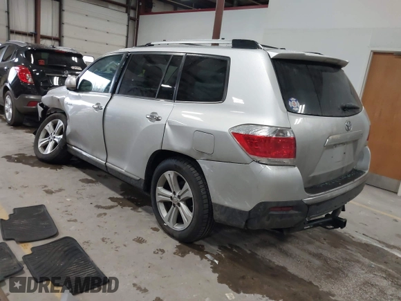 2013 Toyota Highlander Limited z VIN 5TDDK3EH3DS244711, wystawiony jako IAAI lot #41056732 z przebiegiem 156 968 mil mil oraz . Historia ofert i sprzedaży dostępna na DreamBid. Obrazek 3.