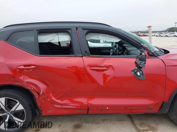 2021 Volvo XC40 with VIN YV4ED3UR7M2564563, listed as a IAAI auction lot 41578313 with 32,293 mi miles and . Bid and sale history available at carsss.com. Image 13.