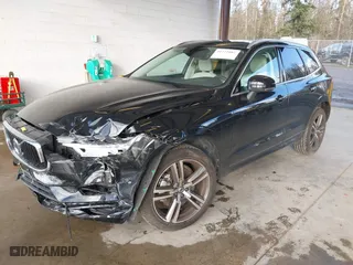 2018 Volvo XC60 Momentum with VIN LYVA22RKXJB101579, listed as a IAAI auction lot 41722082 with 33,579 mi miles. Bid and sale history available at carsss.com. Image 17.