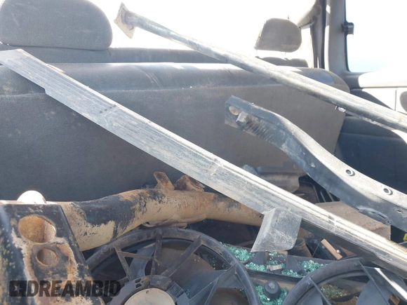 2005 Chevrolet Silverado 1500 Z71 z VIN 1GCEK19B35Z150360, wystawiony jako IAAI lot #41923111 z przebiegiem Nie podano mil oraz . Historia ofert i sprzedaży dostępna na DreamBid. Obrazek 8.