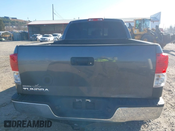 2013 Toyota Tundra z VIN 5TFRM5F18DX062669, wystawiony jako IAAI lot #41492200 z przebiegiem 100 531 mil mil oraz . Historia ofert i sprzedaży dostępna na DreamBid. Obrazek 16.