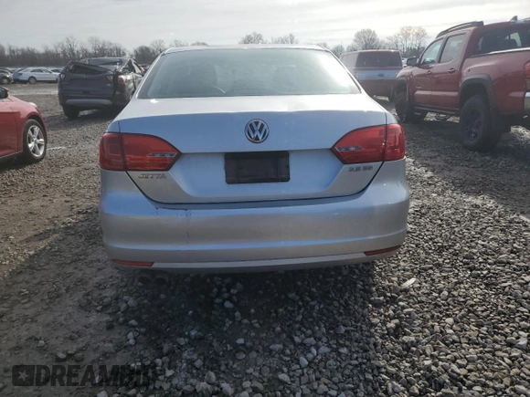 2013 Volkswagen Jetta SE z VIN 3VWDX7AJ8DM428539, wystawiony jako Copart lot #49662365 z przebiegiem 122 768 mil mil oraz Szkoda całkowita • Salvage title. Historia ofert i sprzedaży dostępna na DreamBid. Obrazek 6.