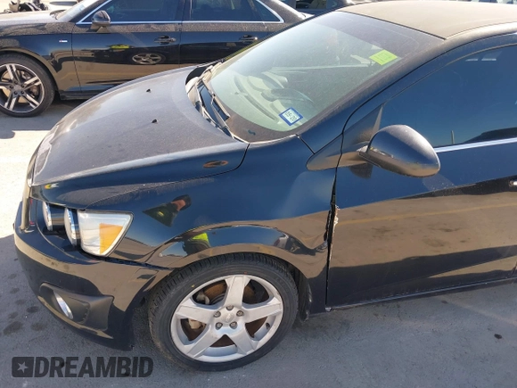 2015 Chevrolet Sonic LTZ z VIN 1G1JE5SB7F4101368, wystawiony jako IAAI lot #41742156 z przebiegiem 143 865 mil mil oraz . Historia ofert i sprzedaży dostępna na DreamBid. Obrazek 6.