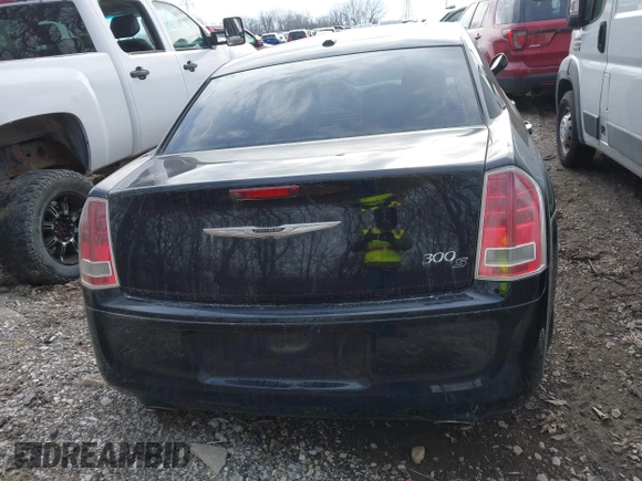2013 Chrysler 300 with VIN 2C3CCABT4DH709506, listed as a IAAI auction lot 41519992 with 192,617 mi miles. Bid and sale history available at carsss.com. Image 16.