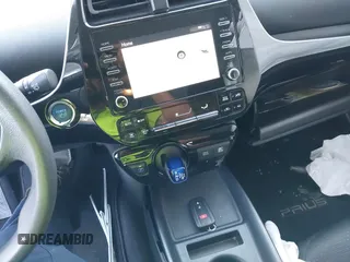 2020 Toyota Prius L Eco z VIN JTDKARFU9L3122010, wystawiony jako IAAI lot #41969655 z przebiegiem 76 250 mil mil oraz . Historia ofert i sprzedaży dostępna na DreamBid. Obrazek 11.