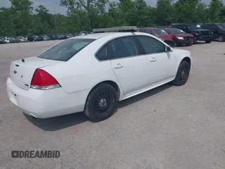 2013 Chevrolet Impala Police z VIN 2G1WD5E35D1166015, wystawiony jako IAAI lot #42171708 z przebiegiem 169 790 mil mil oraz . Historia ofert i sprzedaży dostępna na DreamBid. Obrazek 4.