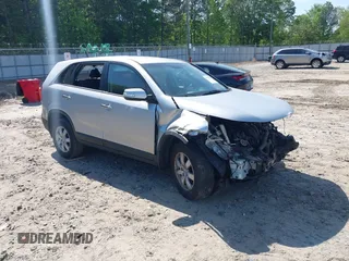 2012 Kia Sorento LX with VIN 5XYKT3A17CG216046, listed as a IAAI auction lot 39268223 with 188,886 mi miles. Bid and sale history available at carsss.com. Image 1.