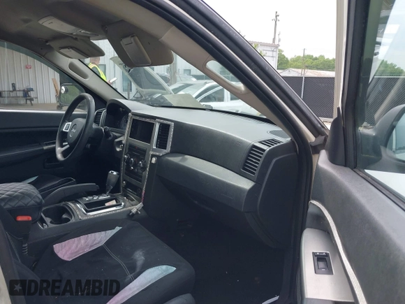 2008 Jeep Grand Cherokee Laredo with VIN 1J8GS48K88C113512, listed as a IAAI auction lot 42093765 with 251,406 mi miles. Bid and sale history available at carsss.com. Image 5.