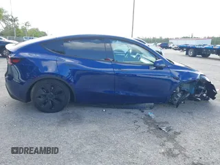 2025 Tesla Model Y Long Range z VIN 7SAYGDED0SF256650, wystawiony jako IAAI lot #41993206 z przebiegiem Nie podano mil oraz . Historia ofert i sprzedaży dostępna na DreamBid. Obrazek 13.