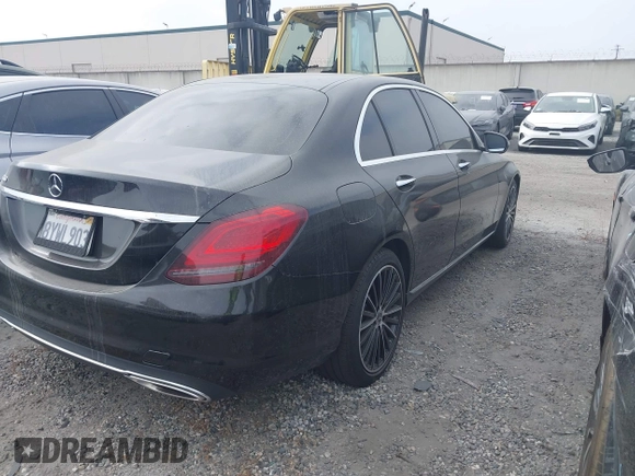 2020 Mercedes-Benz C 300 z VIN W1KWF8DB5LR592259, wystawiony jako IAAI lot #42320848 z przebiegiem 63 795 mil mil oraz . Historia ofert i sprzedaży dostępna na DreamBid. Obrazek 4.
