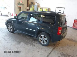 2008 Jeep Patriot Sport z VIN 1J8FT28W68D664256, wystawiony jako IAAI lot #42269345 z przebiegiem 150 138 mil mil oraz . Historia ofert i sprzedaży dostępna na DreamBid. Obrazek 3.