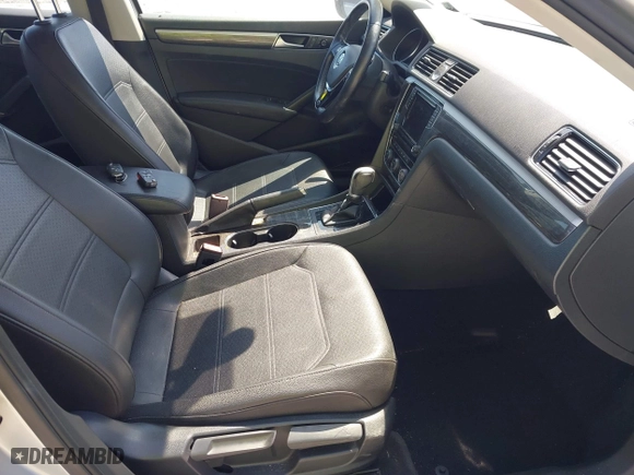 2017 Volkswagen Passat 1.8T SE w/Technology with VIN 1VWGT7A3XHC025096, listed as a IAAI auction lot 41891297 with 124,375 mi miles. Bid and sale history available at carsss.com. Image 5.