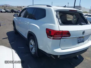 2018 Volkswagen Atlas SE with VIN 1V2DR2CA3JC580575, listed as a IAAI auction lot 41939880 with 66,526 mi miles and . Bid and sale history available at DreamBid. Image 3.