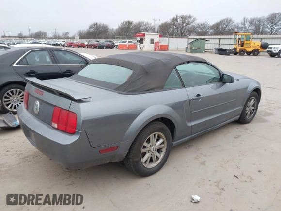 2006 Ford Mustang Standard with VIN 1ZVFT84N565190246, listed as a IAAI auction lot 41532901 with 209,885 mi miles and . Bid and sale history available at carsss.com. Image 4.