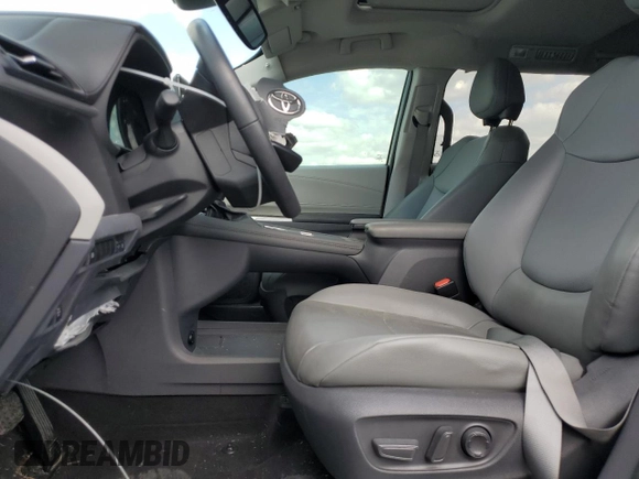 2021 Toyota Sienna XLE with VIN 5TDYRKEC9MS055993, listed as a Copart auction lot 49035865 with 52,257 mi miles and Salvage Title. Bid and sale history available at carsss.com. Image 7.