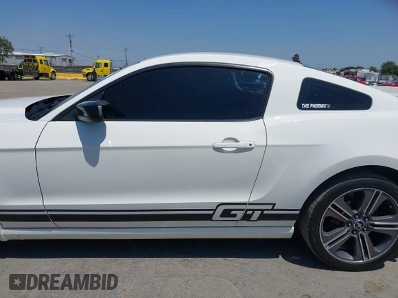 2013 Ford Mustang V6 z VIN 1ZVBP8AM4D5271864, wystawiony jako IAAI lot #42427887 z przebiegiem 149 530 mil mil oraz . Historia ofert i sprzedaży dostępna na DreamBid. Obrazek 14.