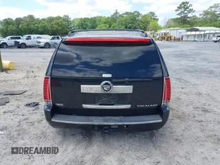 2010 Cadillac Escalade Luxury z VIN 1GYUCBEF6AR266325, wystawiony jako IAAI lot #42138908 z przebiegiem 151 110 mil mil oraz . Historia ofert i sprzedaży dostępna na DreamBid. Obrazek 17.