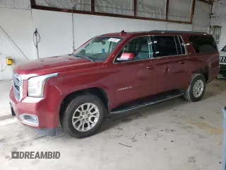 2017 GMC Yukon XL SLT z VIN 1GKS2GKC8HR389677, wystawiony jako Copart lot #55928855 z przebiegiem Nie podano mil oraz Czysty tytuł • Clean title. Historia ofert i sprzedaży dostępna na DreamBid. Obrazek 1.