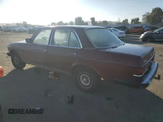 1983 Mercedes-Benz 300 D z VIN WDBAB33A8DB029422, wystawiony jako Copart lot #41494185 z przebiegiem 194 507 mil mil oraz Szkoda całkowita • Salvage title. Historia ofert i sprzedaży dostępna na DreamBid. Obrazek 2.