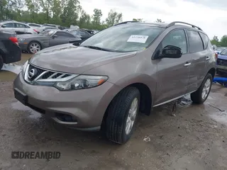 2011 Nissan Murano LE z VIN JN8AZ1MW3BW182568, wystawiony jako IAAI lot #42230428 z przebiegiem 115 348 mil mil oraz . Historia ofert i sprzedaży dostępna na DreamBid. Obrazek 2.