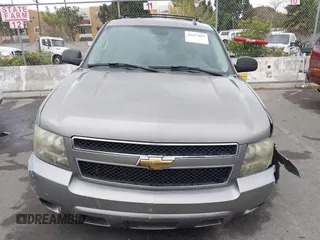 2007 Chevrolet Tahoe LS z VIN 1GNFC13C77R262981, wystawiony jako IAAI lot #41457057 z przebiegiem 116 394 mil mil oraz . Historia ofert i sprzedaży dostępna na DreamBid. Obrazek 12.