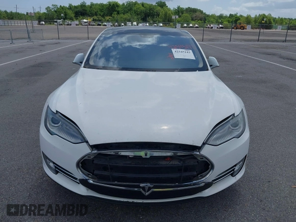 2014 Tesla Model S 60 with VIN 5YJSA1H12EFP39582, listed as a IAAI auction lot 42545143 with 117,383 mi miles and . Bid and sale history available at DreamBid. Image 6.