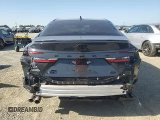 2025 Toyota Camry LE z VIN 4T1DBADK2SU523525, wystawiony jako Copart lot #55138715 z przebiegiem 3 270 mil mil oraz Szkoda całkowita • Salvage title. Historia ofert i sprzedaży dostępna na DreamBid. Obrazek 6.