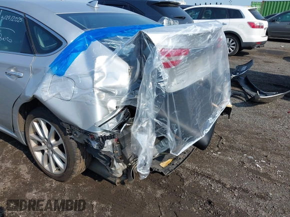 2013 Toyota Avalon XLE z VIN 4T1BK1EB7DU035647, wystawiony jako IAAI lot #42456762 z przebiegiem 136 018 mil mil oraz . Historia ofert i sprzedaży dostępna na DreamBid. Obrazek 19.