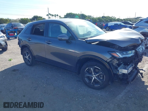 2025 Honda HR-V EX-L z VIN 3CZRZ1H72SM700908, wystawiony jako IAAI lot #41172857 z przebiegiem 6229 mil mil oraz . Historia ofert i sprzedaży dostępna na DreamBid. Obrazek 1.