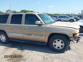 2005 GMC Yukon XL SLT with VIN 1GKEC16Z25J229939, listed as a IAAI auction lot 42064340 with 211,964 mi miles. Bid and sale history available at carsss.com. Image 13.