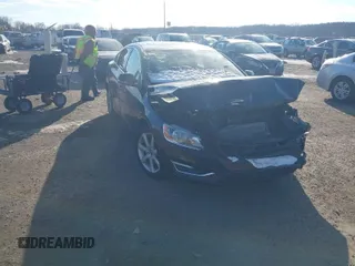 2016 Volvo S60 T5 Premier z VIN YV1612TK3G2390584, wystawiony jako IAAI lot #41296901 z przebiegiem 32 000 mil mil oraz . Historia ofert i sprzedaży dostępna na DreamBid. Obrazek 1.