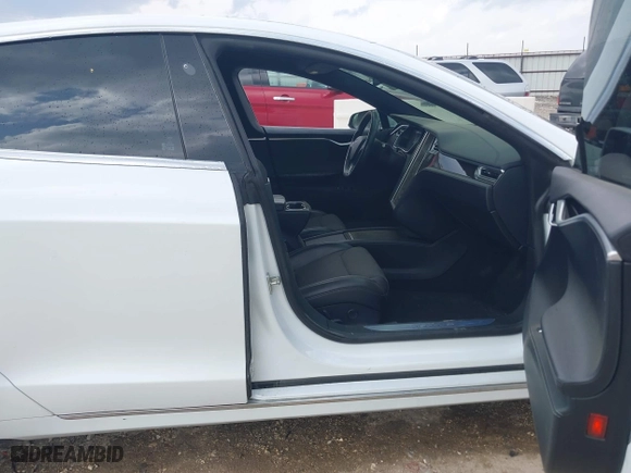 2017 Tesla Model S 100D with VIN 5YJSA1E29HF204797, listed as a IAAI auction lot 41760296 with 92,587 mi miles. Bid and sale history available at carsss.com. Image 5.