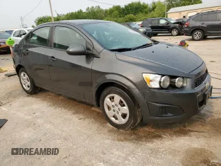 2016 Chevrolet Sonic LS z VIN 1G1JA5SH1G4103182, wystawiony jako Copart lot #59205495 z przebiegiem 107 537 mil mil oraz Szkoda całkowita • Salvage title. Historia ofert i sprzedaży dostępna na DreamBid. Obrazek 4.
