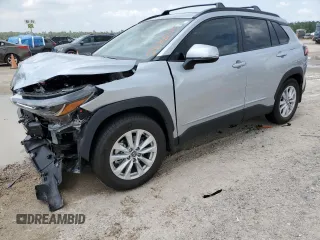2022 Toyota Corolla Cross LE z VIN 7MUCAAAG7NV011423, wystawiony jako Copart lot #53716815 z przebiegiem 7 964 mil mil oraz Szkoda całkowita • Salvage title. Historia ofert i sprzedaży dostępna na DreamBid. Obrazek 1.