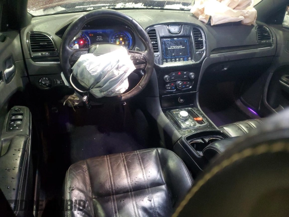 2019 Chrysler 300 S z VIN 2C3CCAGG1KH632103, wystawiony jako Copart lot #44541055 z przebiegiem 113 501 mil mil oraz Szkoda całkowita • Salvage title. Historia ofert i sprzedaży dostępna na DreamBid. Obrazek 8.