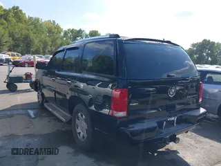 2005 Cadillac Escalade z VIN 1GYEK63N25R105839, wystawiony jako IAAI lot #40391246 z przebiegiem Nie podano mil oraz . Historia ofert i sprzedaży dostępna na DreamBid. Obrazek 3.