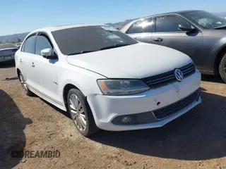 2013 Volkswagen Jetta SEL z VIN 3VWLP7AJ0DM358790, wystawiony jako IAAI lot #42052711 z przebiegiem 228 894 mil mil oraz . Historia ofert i sprzedaży dostępna na DreamBid. Obrazek 1.