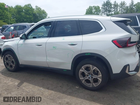 2023 BMW X1 xDrive28i с VIN WBX73EF06P5W91223, выставлен на аукционе IAAI как лот 42379129 с пробегом 9 982 миль миль и . История ставок и продаж доступна на DreamBid. Изображение 15.