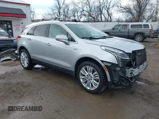 2017 Cadillac XT5 Premium Luxury AWD z VIN 1GYKNERS0HZ215035, wystawiony jako IAAI lot #41664538 z przebiegiem 134 464 mil mil oraz . Historia ofert i sprzedaży dostępna na DreamBid. Obrazek 1.