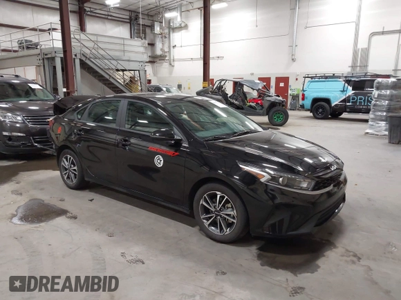 2023 Kia Forte LXS z VIN 3KPF24AD4PE646186, wystawiony jako IAAI lot #42137342 z przebiegiem 15 866 mil mil oraz . Historia ofert i sprzedaży dostępna na DreamBid. Obrazek 1.