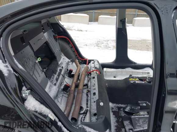 2016 Chevrolet SS with VIN 6G3F15RW6GL222212, listed as a IAAI auction lot 41337316 with Not Provided miles and . Bid and sale history available at DreamBid. Image 8.