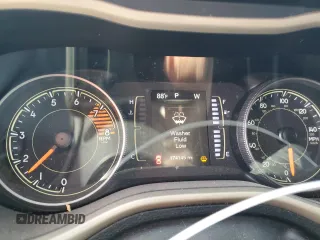 2017 Jeep Cherokee Latitude z VIN 1C4PJMCS1HW524864, wystawiony jako Copart lot #58500325 z przebiegiem 174 145 mil mil oraz Szkoda całkowita • Salvage title. Historia ofert i sprzedaży dostępna na DreamBid. Obrazek 9.