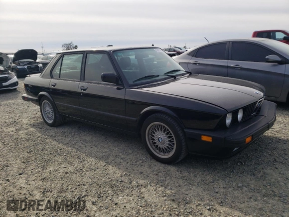 1988 BMW M5 z VIN WBSDC930XJ2791080, wystawiony jako Copart lot #45013965 z przebiegiem 158 194 mil mil oraz Czysty tytuł • Clean title. Historia ofert i sprzedaży dostępna na DreamBid. Obrazek 4.