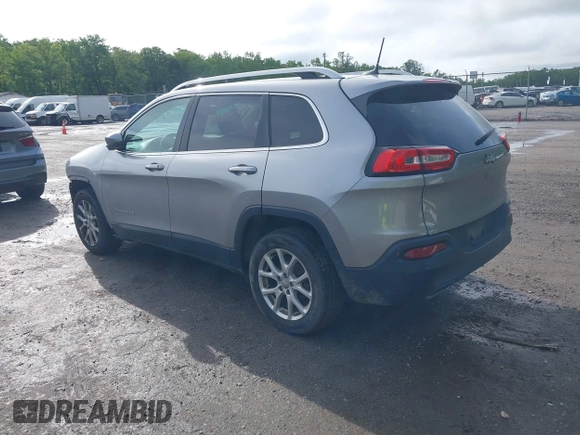 2017 Jeep Cherokee Latitude z VIN 1C4PJLCB4HW559926, wystawiony jako IAAI lot #42357305 z przebiegiem 106 188 mil mil oraz . Historia ofert i sprzedaży dostępna na DreamBid. Obrazek 3.