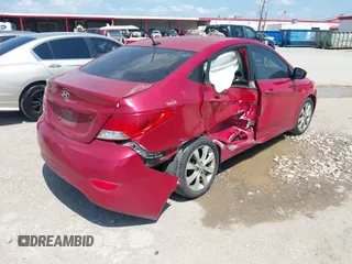 2013 Hyundai Accent GLS z VIN KMHCU4AE6DU350942, wystawiony jako IAAI lot #42417340 z przebiegiem 105 640 mil mil oraz . Historia ofert i sprzedaży dostępna na DreamBid. Obrazek 4.