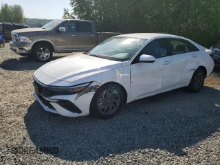 2024 Hyundai Elantra Blue z VIN KMHLM4DJ1RU117342, wystawiony jako Copart lot #54649165 z przebiegiem 27 320 mil mil oraz Szkoda całkowita • Salvage title. Historia ofert i sprzedaży dostępna na DreamBid. Obrazek 1.