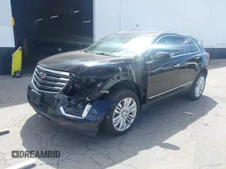 2019 Cadillac XT5 Premium Luxury FWD z VIN 1GYKNERS3KZ134635, wystawiony jako IAAI lot #41889843 z przebiegiem 56 044 mil mil oraz . Historia ofert i sprzedaży dostępna na DreamBid. Obrazek 2.