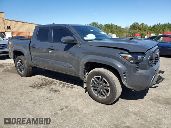 2024 Toyota Tacoma SR5 z VIN 3TMLB5JN2RM017259, wystawiony jako Copart lot #47946465 z przebiegiem 29 596 mil mil oraz Szkoda całkowita • Salvage title. Historia ofert i sprzedaży dostępna na DreamBid. Obrazek 4.