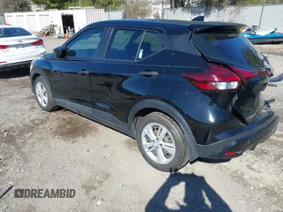 2022 Nissan Kicks S z VIN 3N1CP5BV6NL490892, wystawiony jako IAAI lot #41889420 z przebiegiem 61 608 mil mil oraz . Historia ofert i sprzedaży dostępna na DreamBid. Obrazek 3.