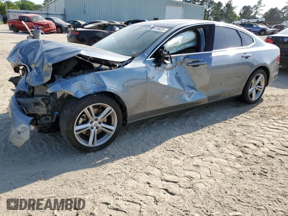 2018 Volvo S90 Momentum with VIN LVY982AK4JP015551, listed as a Copart auction lot 49139633 with 87,529 mi miles. Bid and sale history available at carsss.com. Image 1.